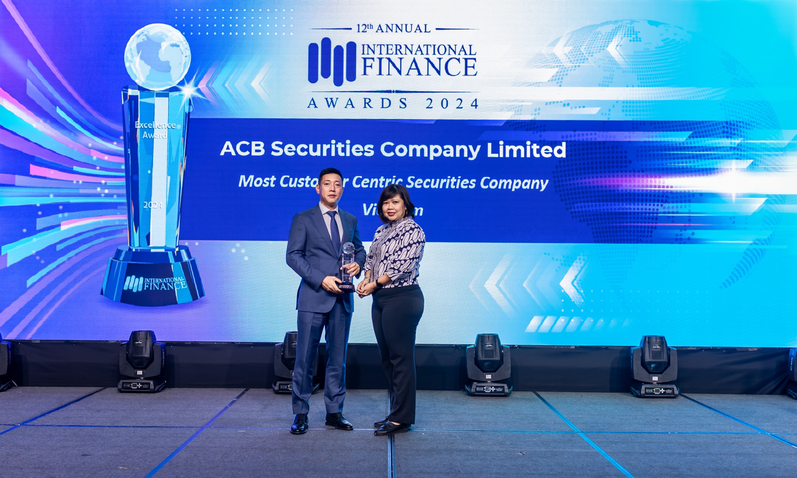 GIẢI THƯỞNG THE MOST CUSTOMER CENTRIC SECURITIES COMPANY