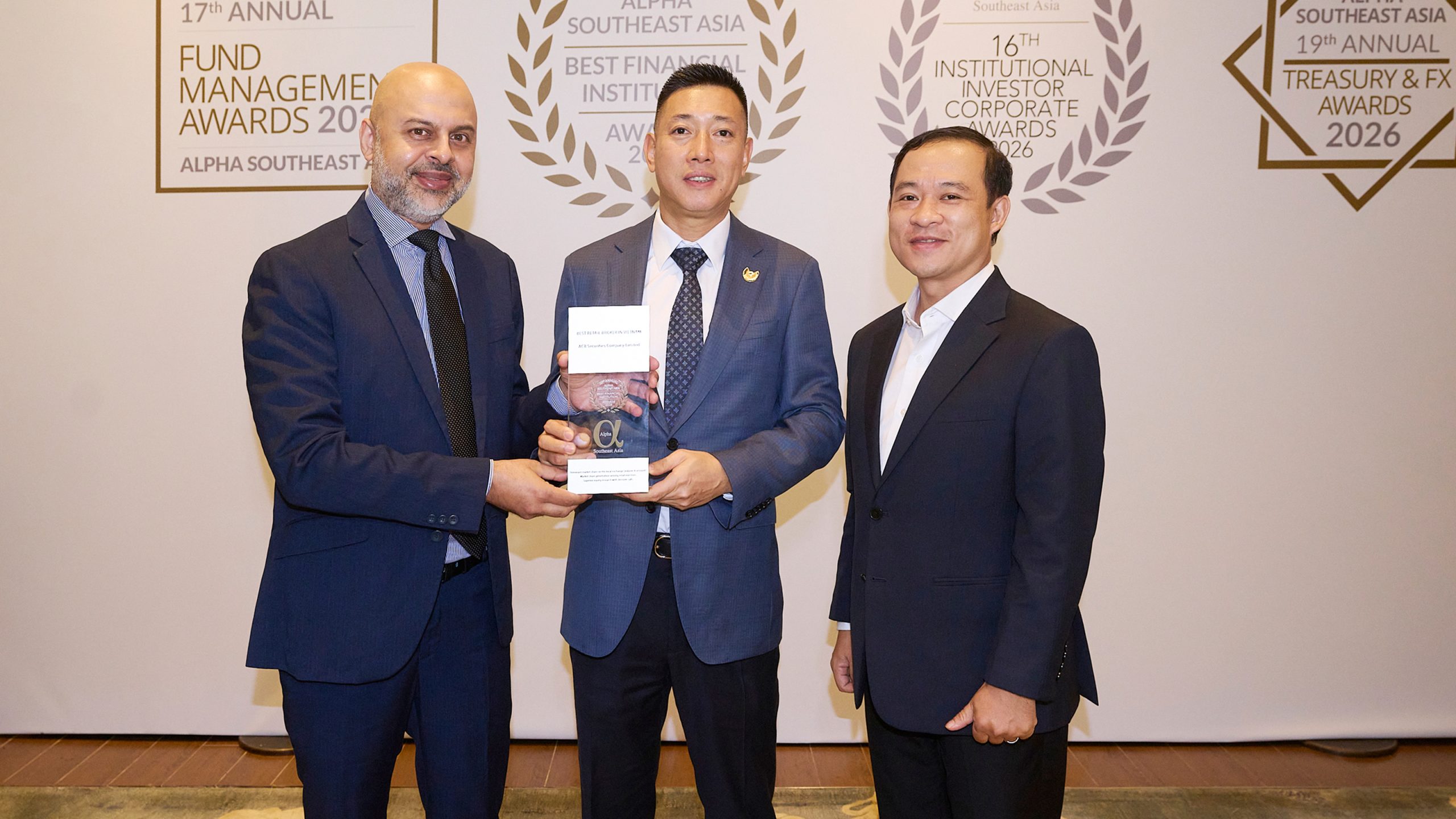 Nhà môi giới cá nhân tốt nhất Việt Nam 2026