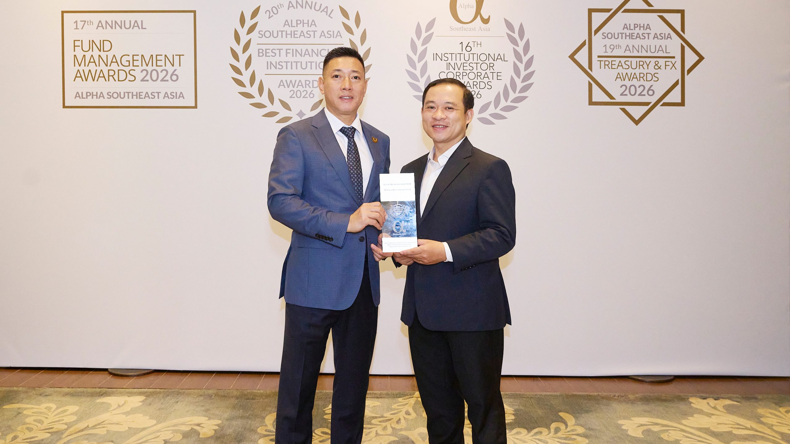 Nhà môi giới cá nhân tốt nhất Việt Nam 2026
