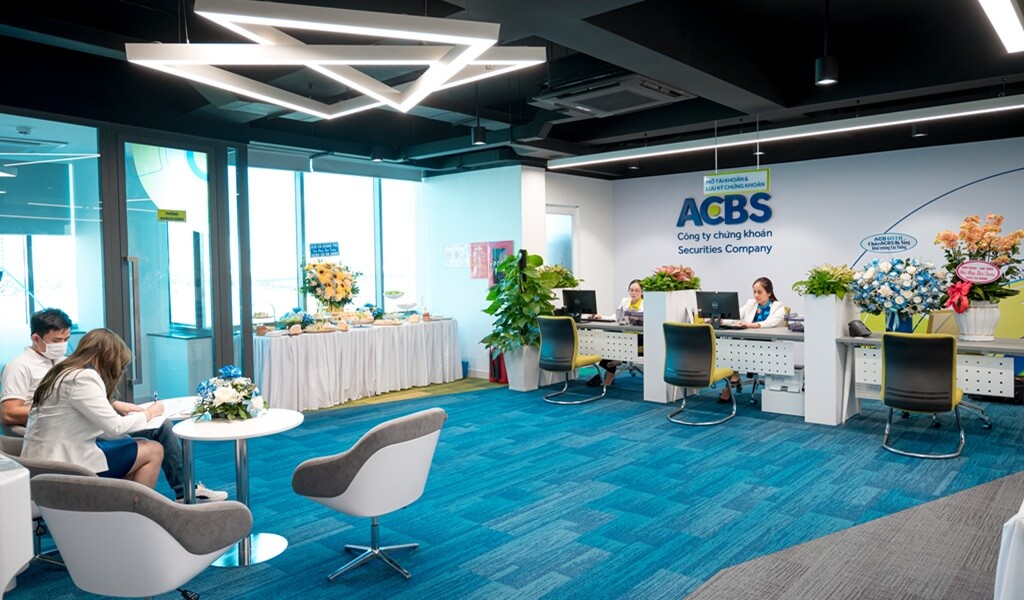 Đến trực tiếp chi nhánh ACBS gần nhất để làm thủ tục chuyển nhượng quyền mua cổ phiếu phát hành thêm
