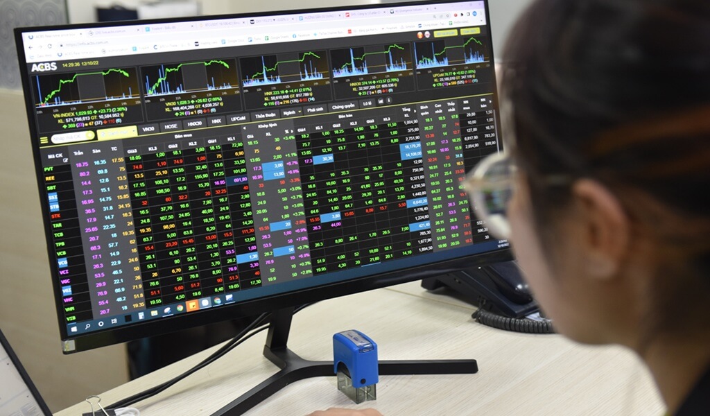 Đặt lệnh giao dịch thông qua web trading của công ty chứng khoán